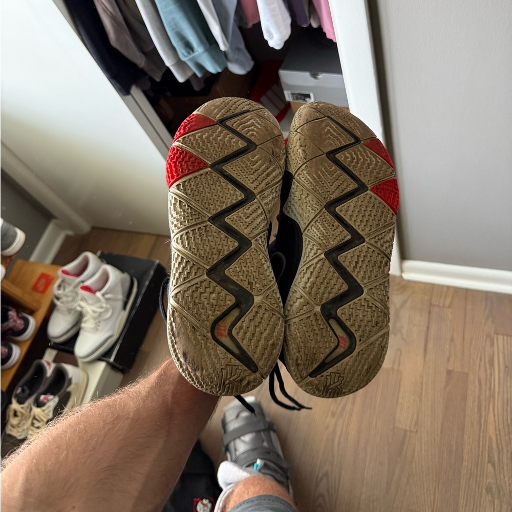 Nike Kyrie 4 Bricks - Picture 4 of 4